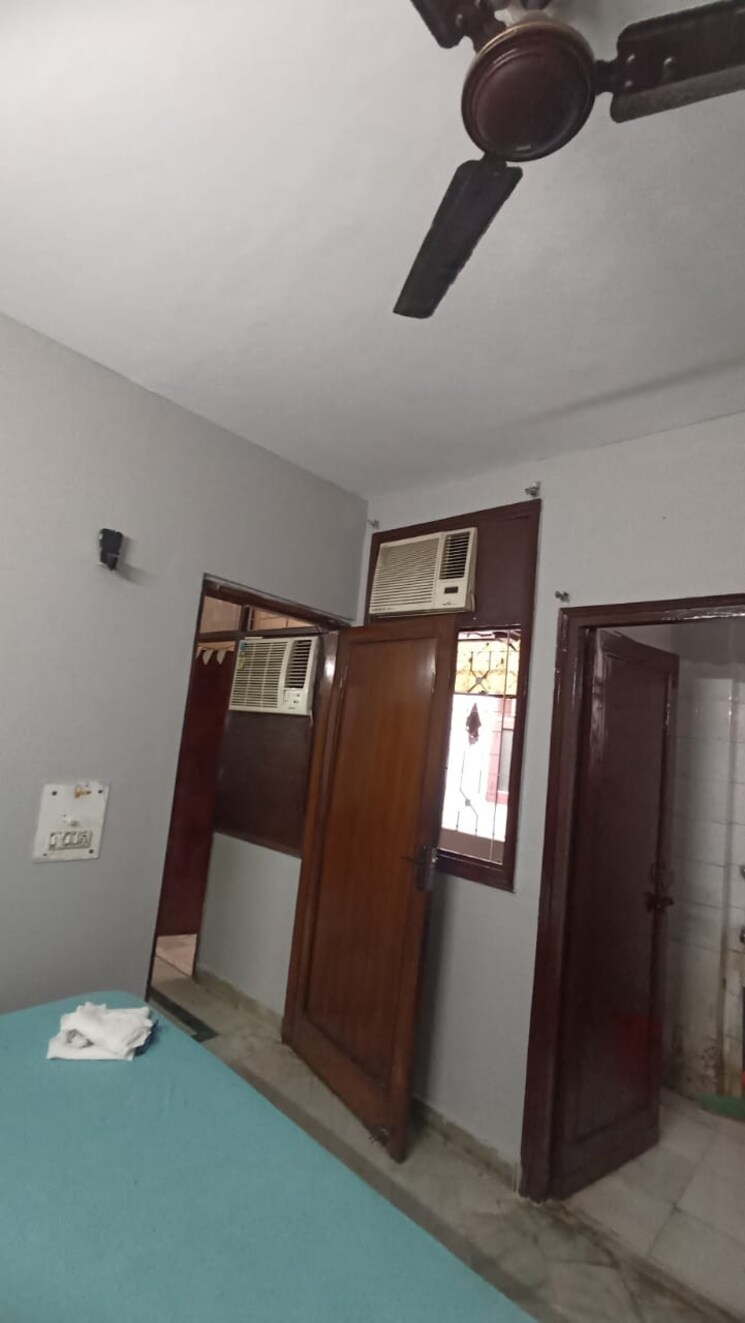 Room, paryavaran complex 2 Bedroom 800 Sq.Ft. Builder Floor In Paryavaran Complex Delhi 9078381
