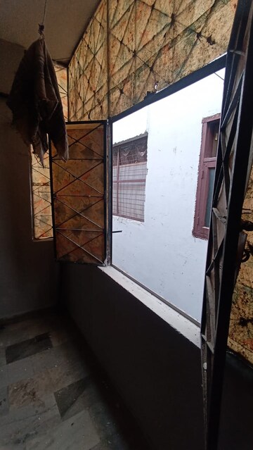 Room in 2 BHK Builder Floor at Paryavaran Complex – for Rent