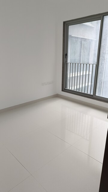 Room in 2 BHK Apartment at Sunteck City Avenue 4, Goregaon West – for Rent