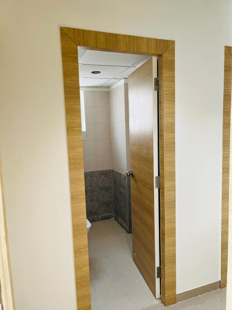 Bathroom, rof-aalayas-phase-2 3 Bedroom 645 Sq.Ft. Apartment In Sector 102 Gurgaon 9078409