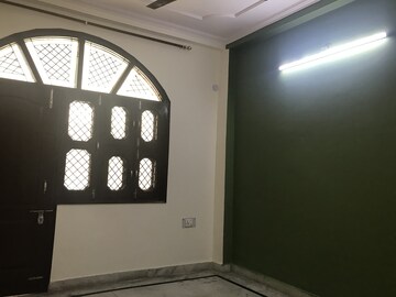 Room in 2 BHK Builder Floor at Mayur Vihar Phase 1 – for Rent