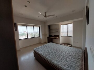 Bedroom in 2 BHK Apartment at Khar West – for Rent