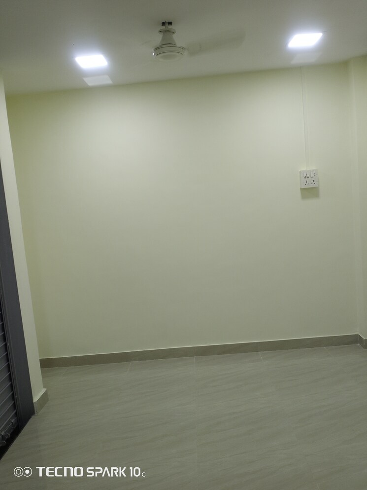 Room, 18a-apartment Commercial Office Space 400 Sq.Ft. In Khar West Mumbai 9078469