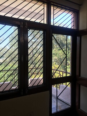 Room in 3 BHK Apartment at Sector 20 – for Sale