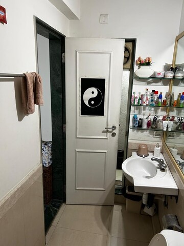 Furnished Amenities in 2 BHK Apartment at Hiranandani Bloomingdale, Ghodbunder Road – for Rent