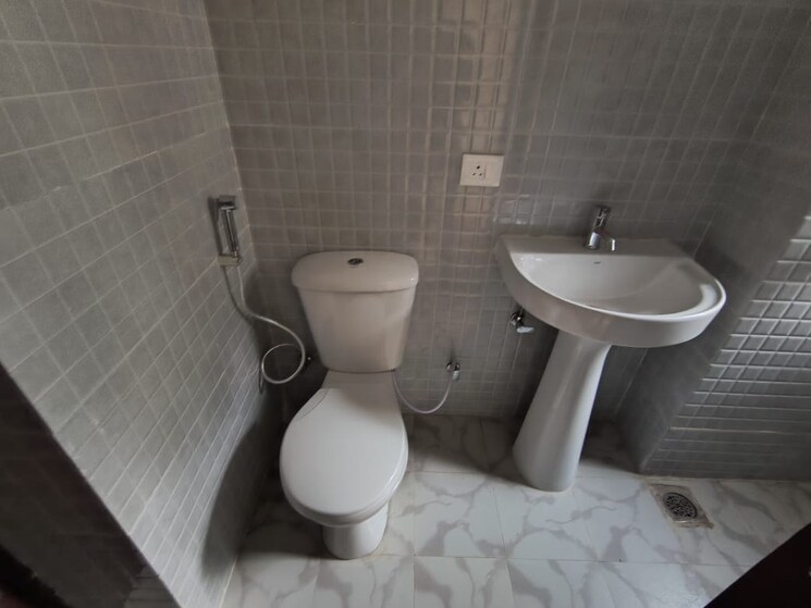 Bathroom, gaur-city-2-12th-avenue 2 Bedroom 635 Sq.Ft. Apartment In Sector 16c Greater Noida Greater Noida 9078544