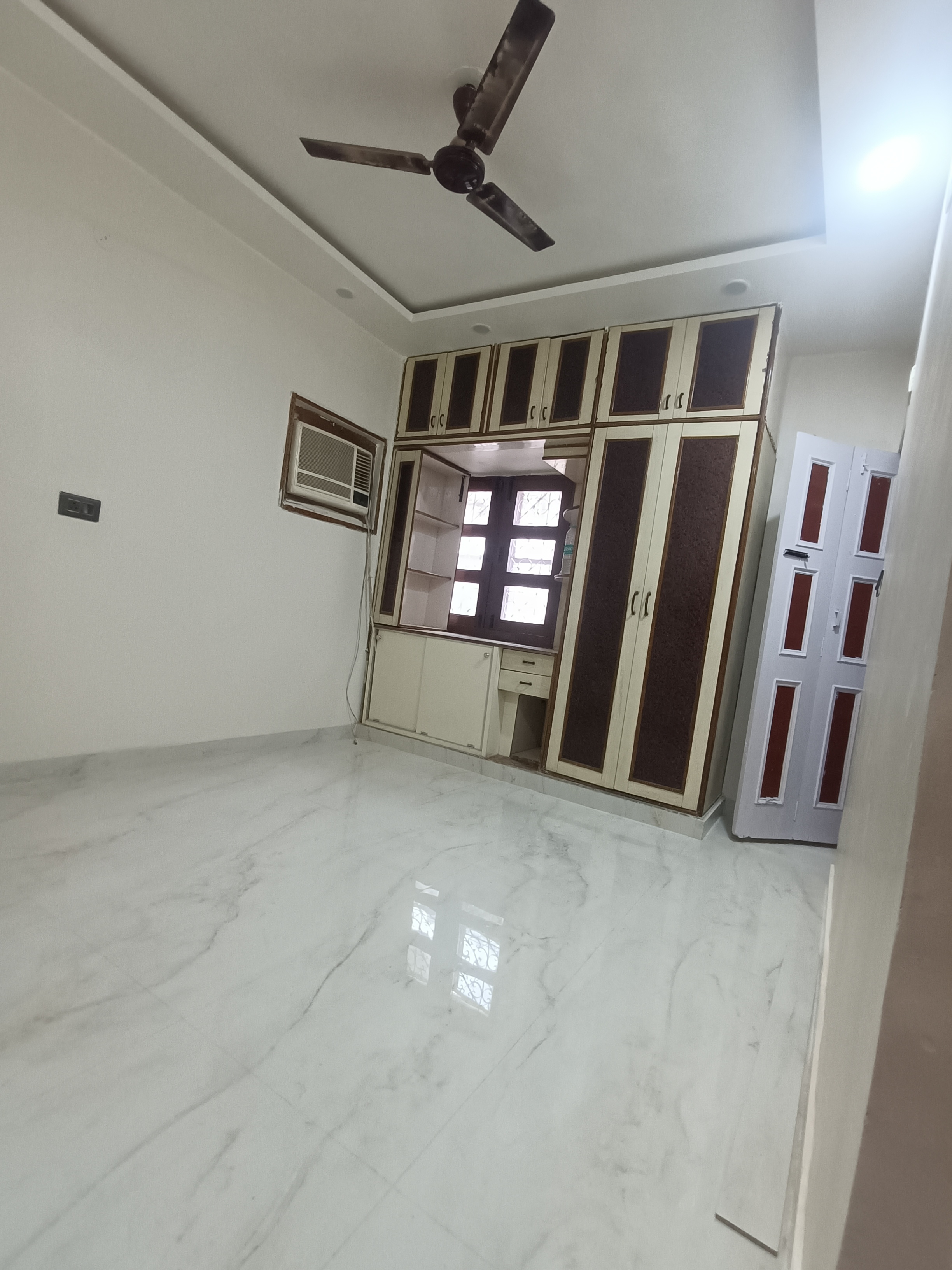 3.5 BHK + Servant Room Apartment For Rent in Mayur Vihar Phase 1