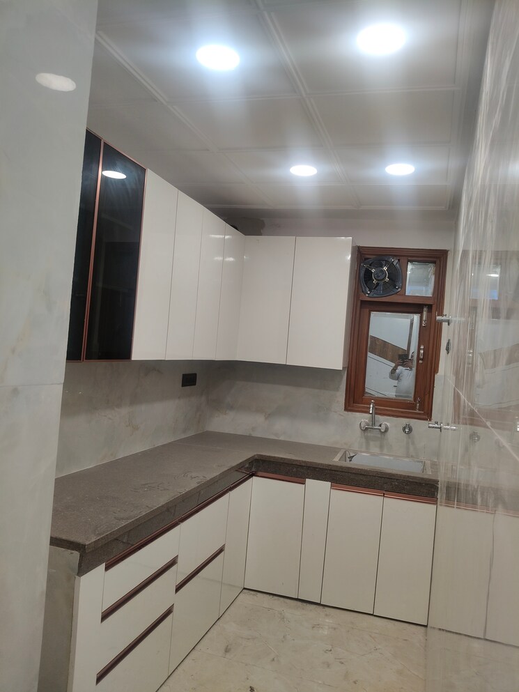 Kitchen, govindpuri 3 Bedroom 900 Sq.Ft. Builder Floor In Govindpuri Delhi 9078560