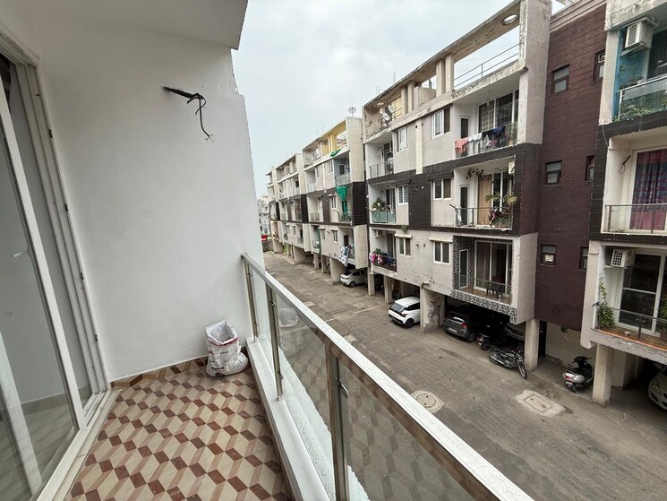 Balcony, dhakoli 3 Bedroom 117 Sq.Yd. Apartment In Dhakoli Zirakpur 9078563