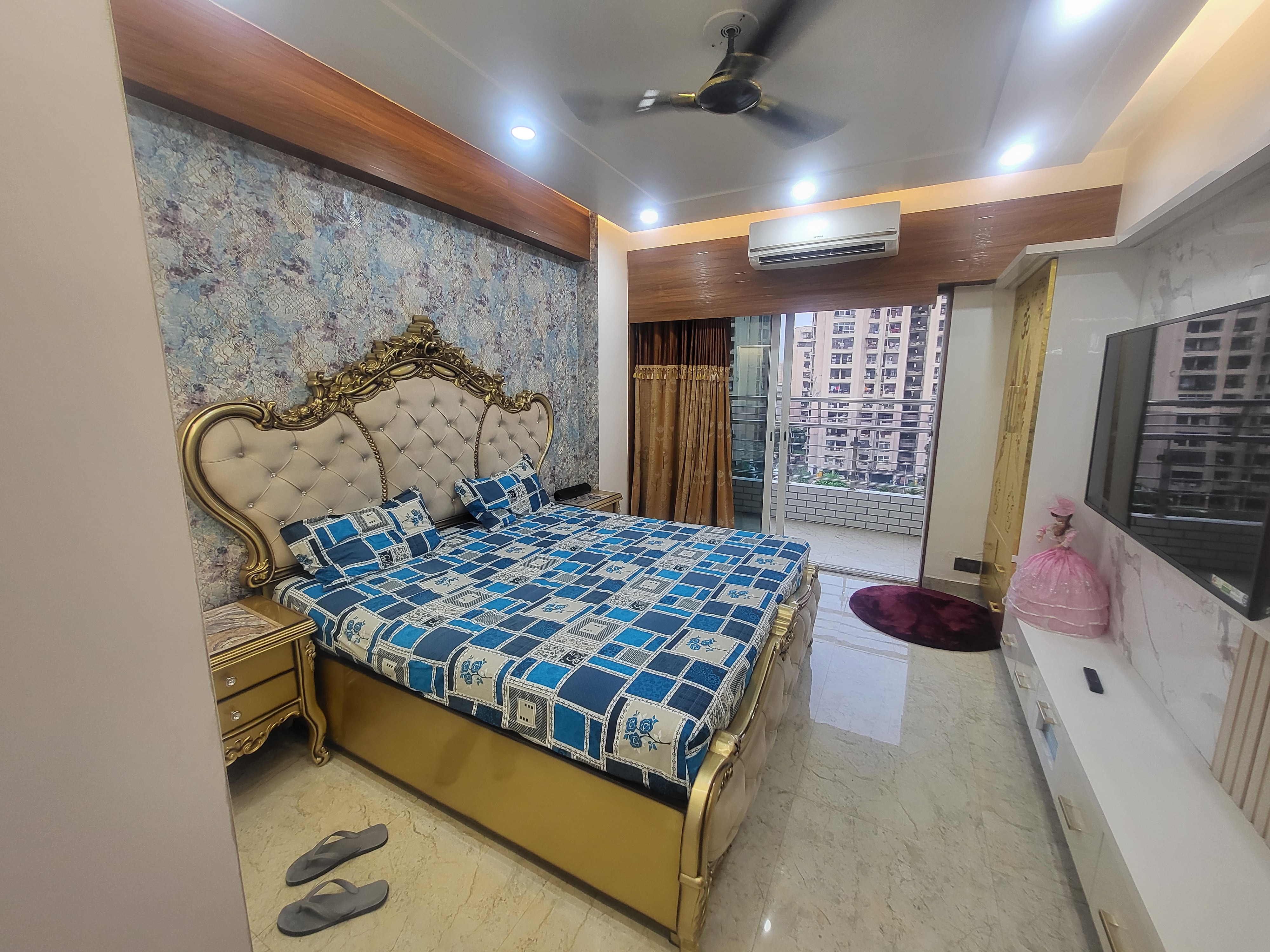 3.5 BHK + Extra Room Apartment For Sale in Gaurs Cascades