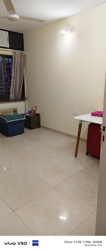 Room in 2 BHK Apartment at Jasmine Tower, Vasant Vihar – for Rent