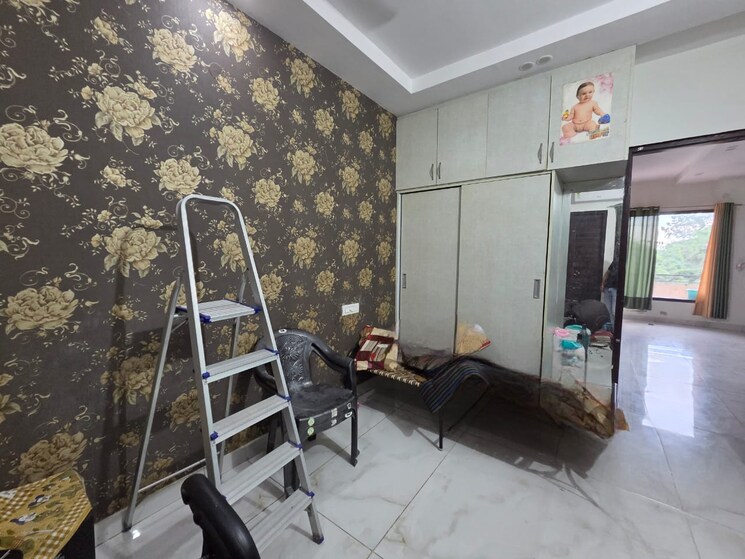 Room, dhakoli 2 Bedroom 100 Sq.Yd. Apartment In Dhakoli Zirakpur 9078621
