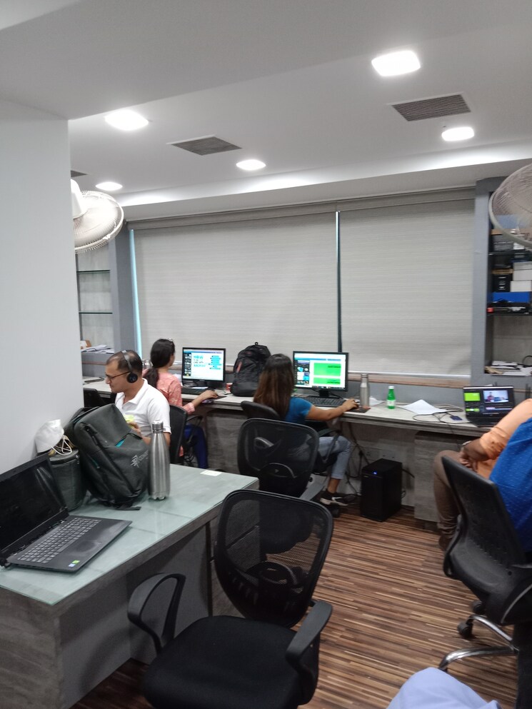 Team Area, bestfield Commercial Office Space 1000 Sq.Ft. In Netaji Subhash Place Delhi 9078641