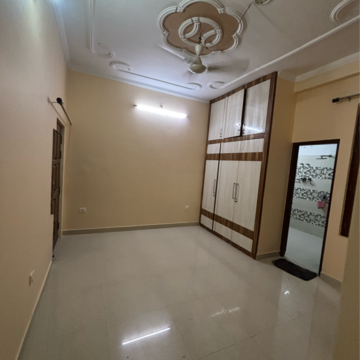 Room in 3 BHK Builder Floor at Gomti Nagar – for Rent