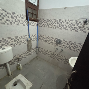 Team Area in 3 BHK Builder Floor at Gomti Nagar – for Rent