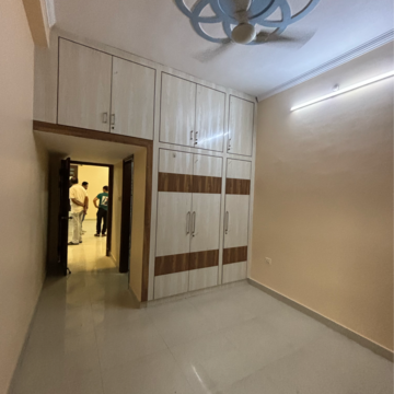 Room in 3 BHK Builder Floor at Gomti Nagar – for Rent