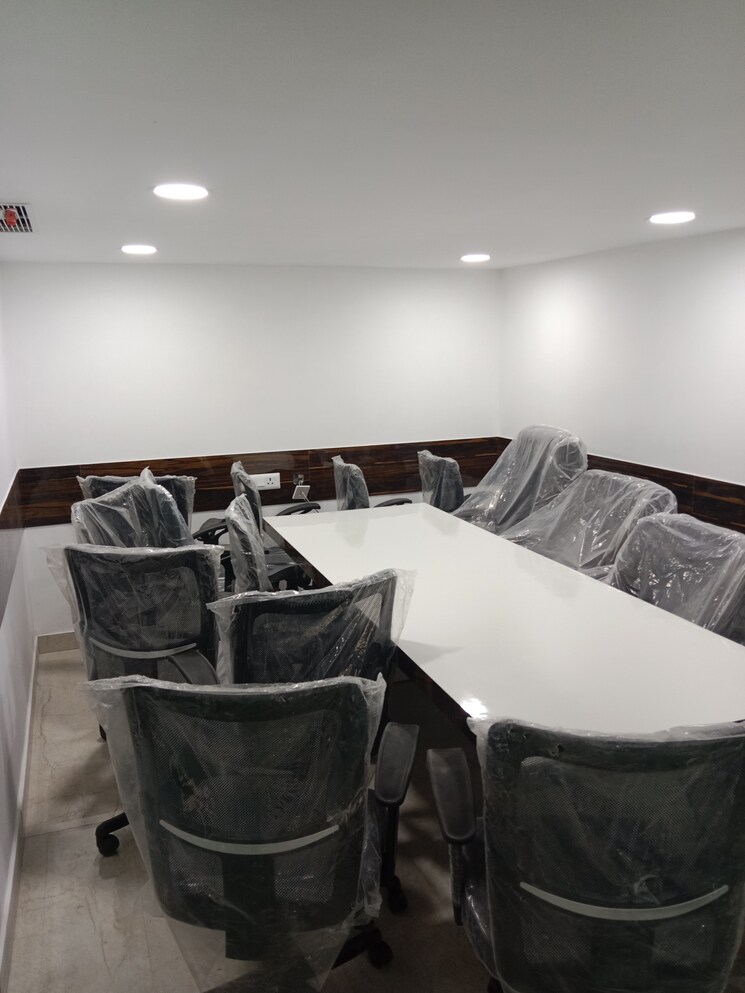 Team Area, netaji subhash place Commercial Office Space 550 Sq.Ft. In Netaji Subhash Place Delhi 9078648