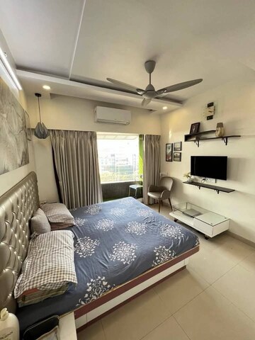 Room in 3 BHK Apartment at Freedom Fighters Enclave – for Rent