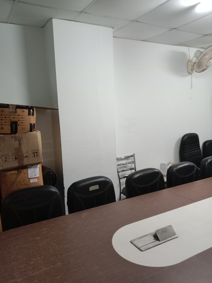 Team Area, netaji subhash place Commercial Office Space 850 Sq.Ft. In Netaji Subhash Place Delhi 9078662