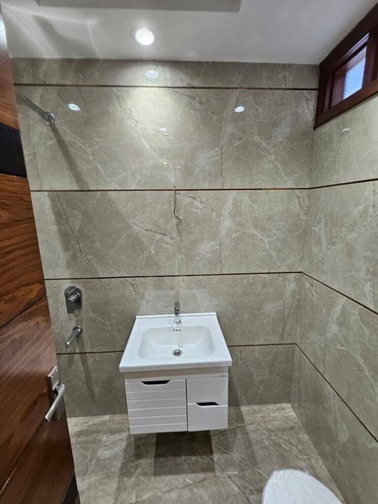 Attached Bathroom, freedom fighters enclave 2 Bedroom 950 Sq.Ft. Apartment In Freedom Fighters Enclave Delhi 9078669