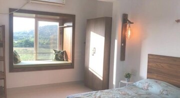 Room in 2 BHK Apartment at Nerul – for Sale