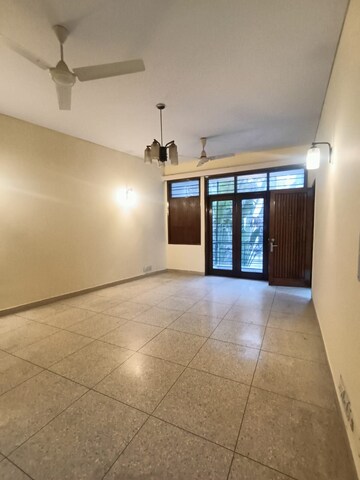 Room in 2 BHK Builder Floor at Saket – for Rent
