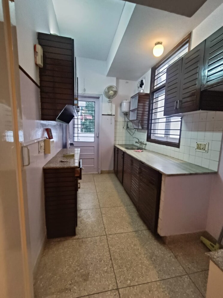 Kitchen, saket 2 Bedroom 300 Sq.Yd. Builder Floor In Saket Delhi 9078793