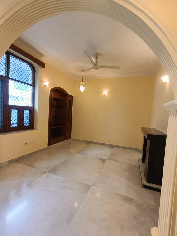 Room, saket 2 Bedroom 300 Sq.Yd. Builder Floor In Saket Delhi 9078793