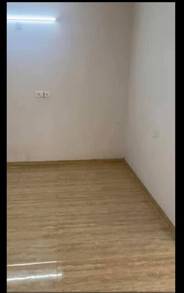 Room in 2 BHK Apartment at Amrapali Golf Homes, Sector 4 Greater Noida – for Rent