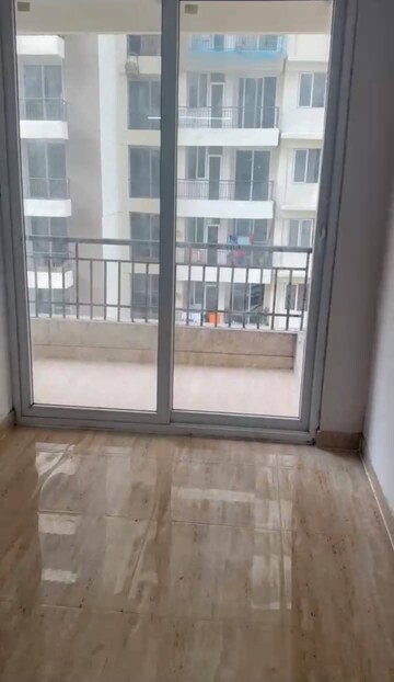 Room in 2 BHK Apartment at Amrapali Golf Homes, Sector 4 Greater Noida – for Rent