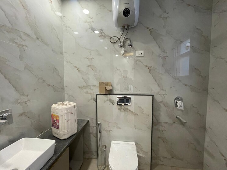 Bathroom, lajpat nagar i 2 Bedroom 900 Sq.Ft. Builder Floor In Lajpat Nagar I Delhi 9030759