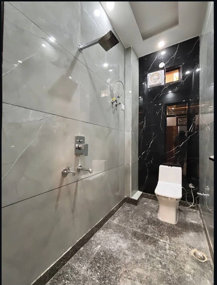 Bathroom, meet-apartments 2.5 Bedroom 750 Sq.Ft. Builder Floor In Burari Delhi 9078873