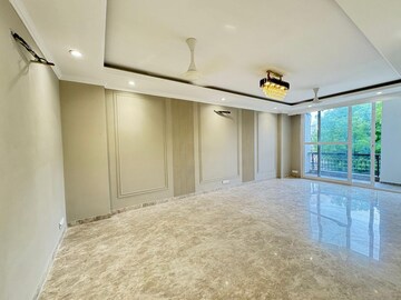 Room in 3 BHK Apartment at Anant Raj The Estate Floors, Sector 63a – for Sale