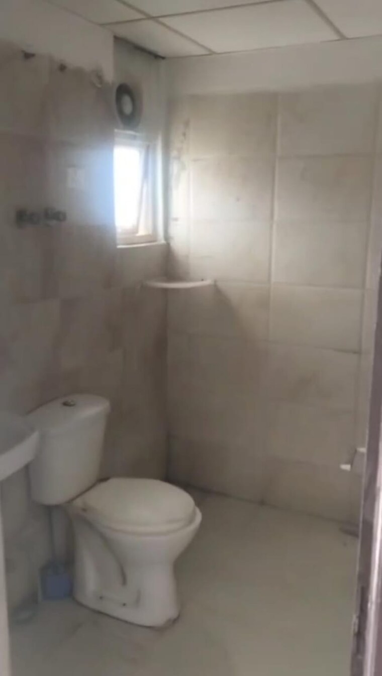 Bathroom, ajnara-le-garden 2 Bedroom 1140 Sq.Ft. Apartment In Sector 16b Greater Noida Greater Noida 9078906