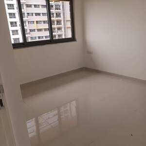Room in 2 BHK Apartment at Amanora Gold Towers, Amanora Park Town – for Sale