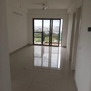 Room in 2 BHK Apartment at Amanora Gold Towers, Amanora Park Town – for Sale