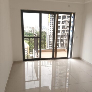 Room in 2 BHK Apartment at Amanora Gold Towers, Amanora Park Town – for Sale