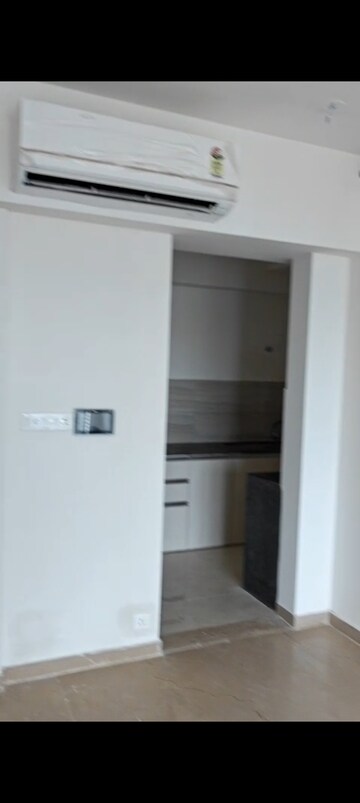 Room in 2 BHK Apartment at Indiabulls One Indiabulls, Pokhran Road No Two – for Rent