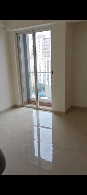 Room in 2 BHK Apartment at Indiabulls One Indiabulls, Pokhran Road No Two – for Rent