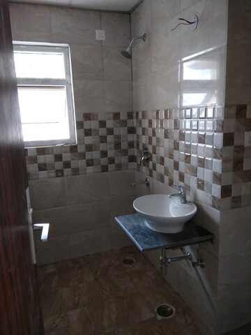 Bathroom in 2.5 BHK Apartment at Apex Athena, Sector 75 – for Rent