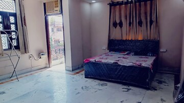 Bedroom in 4 BHK Apartment at Karol Bagh – for Rent