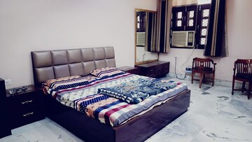 Bedroom in 4 BHK Apartment at Karol Bagh – for Rent