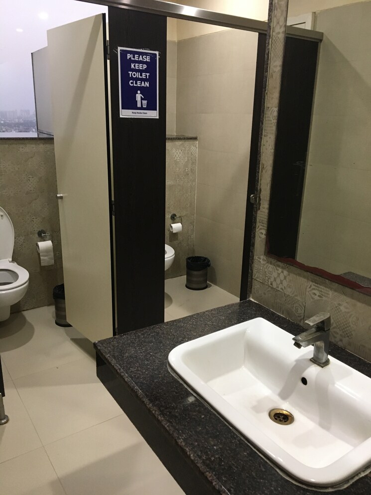 Washroom, sector 63 Commercial Office Space in IT/SEZ 7000 Sq.Ft. In Sector 63 Noida 9078910