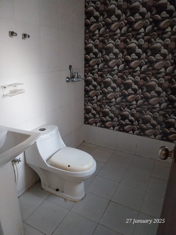 Bathroom, zeta i greater noida 3 Bedroom 1350 Sq.Ft. Apartment In Zeta I Greater Noida Greater Noida 9079004