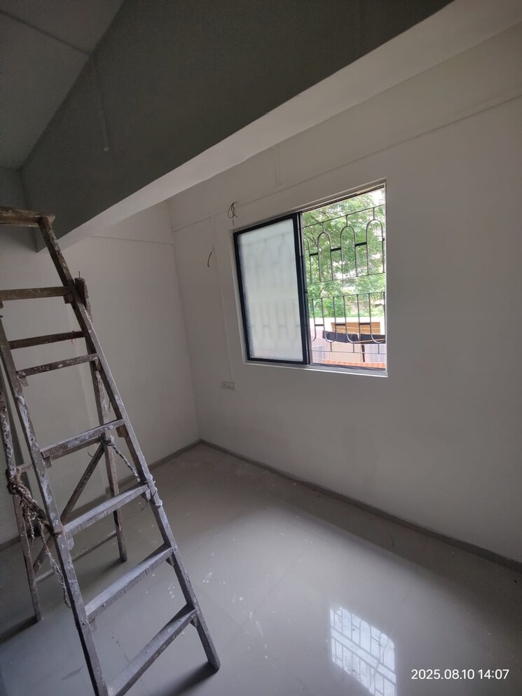 Room, college road Commercial Office Space 1100 Sq.Ft. In College Road Nashik 9079029