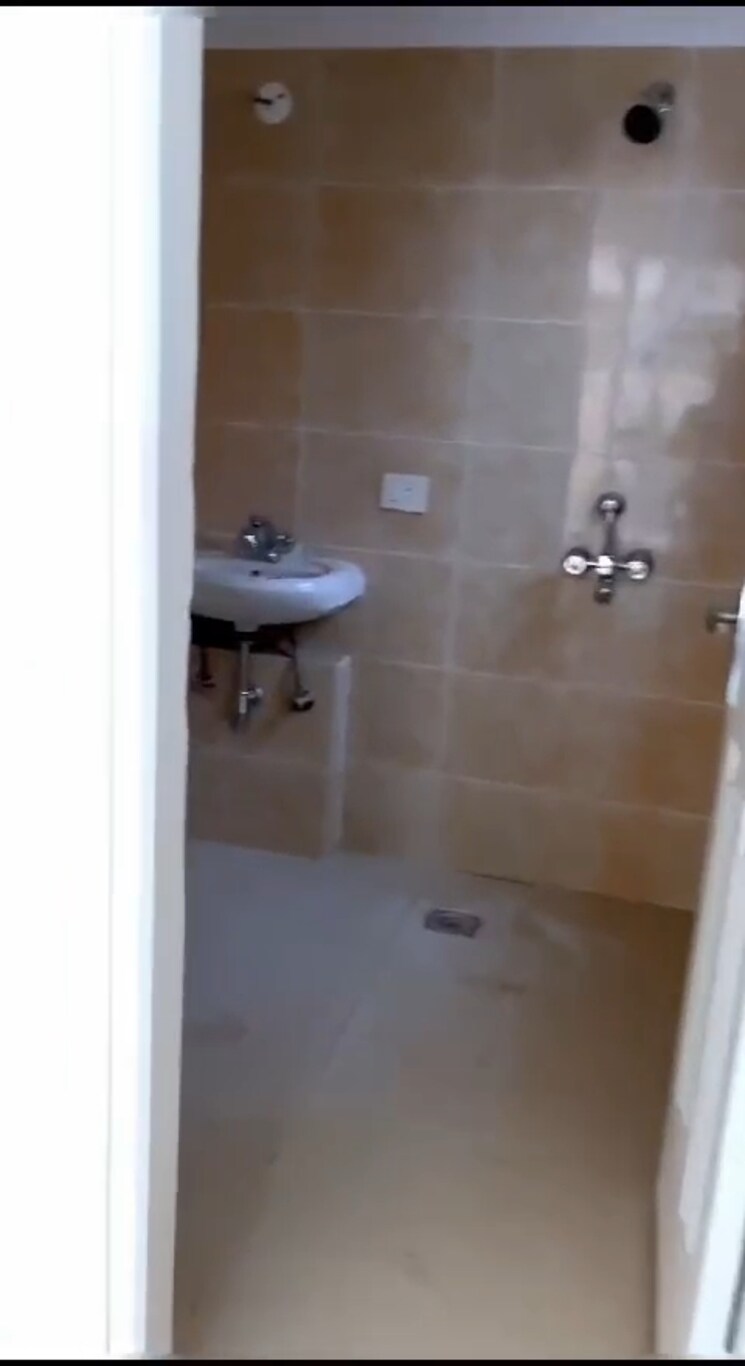Attached Bathroom, bptp-parkland-pride 3 Bedroom 190 Sq.Yd. Apartment In Sector 77 Faridabad 9079068
