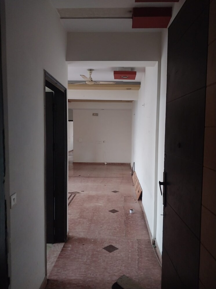 Bathroom, prateek-the-royal-cliff 3.5 Bedroom 1985 Sq.Ft. Apartment In Sain Vihar Ghaziabad 9079056