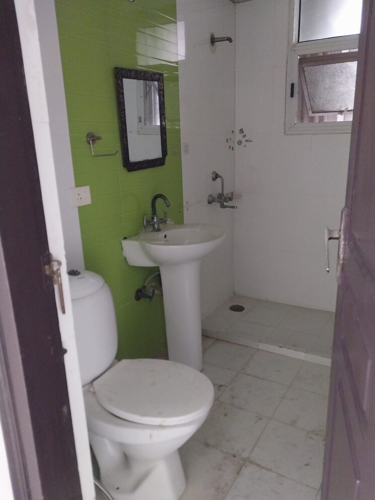 Bathroom, prateek-the-royal-cliff 3.5 Bedroom 1985 Sq.Ft. Apartment In Sain Vihar Ghaziabad 9079056