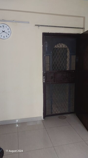 Room in 3 BHK Apartment at Zeta I Greater Noida – for Sale