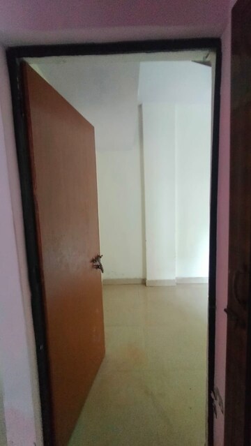 Room in 1.5 BHK Apartment at Sector 10 Greater Noida – for Sale